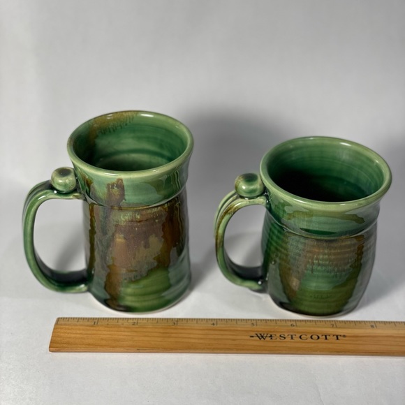 Green & brown handmade pottery mugs Calhoun - Picture 5 of 6